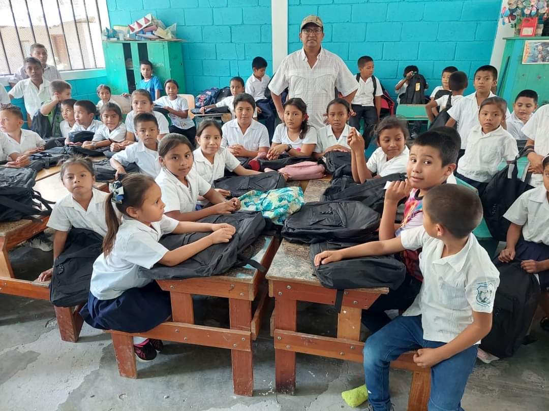 Estudiantes de 63 centros educativos de Texiguat, El Paraíso recibieron útiles escolares de parte del alcalde Erick Mejía